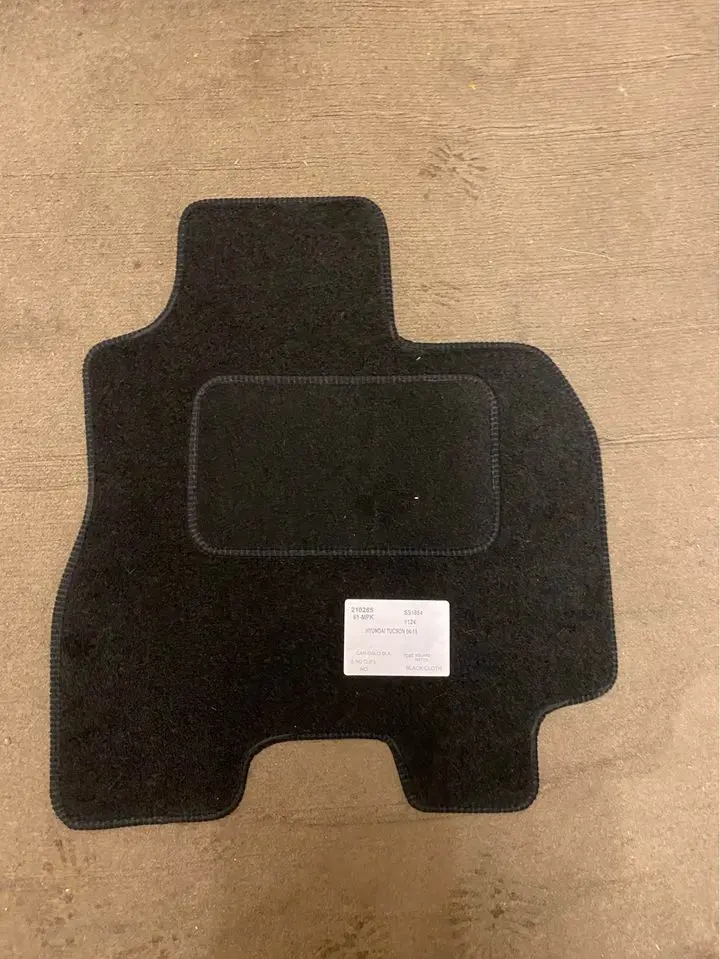 Hyundai Tucson  2004-2015 Floor Car Mat Set 1