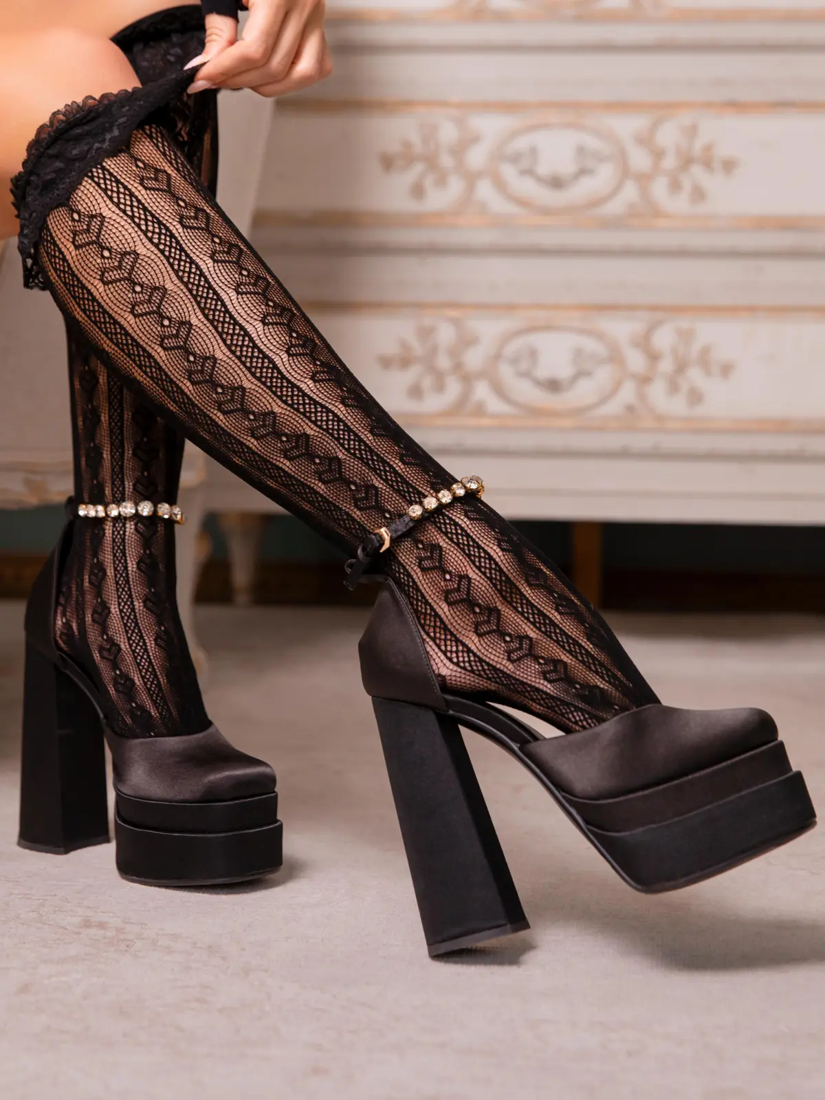 Sweetheart Ruffle Cuff Knee High Socks 1