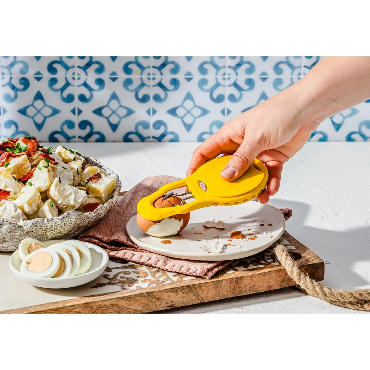 Dreamfarm Eggler This Is A Peeler, Slicer & Shell Cracker 1