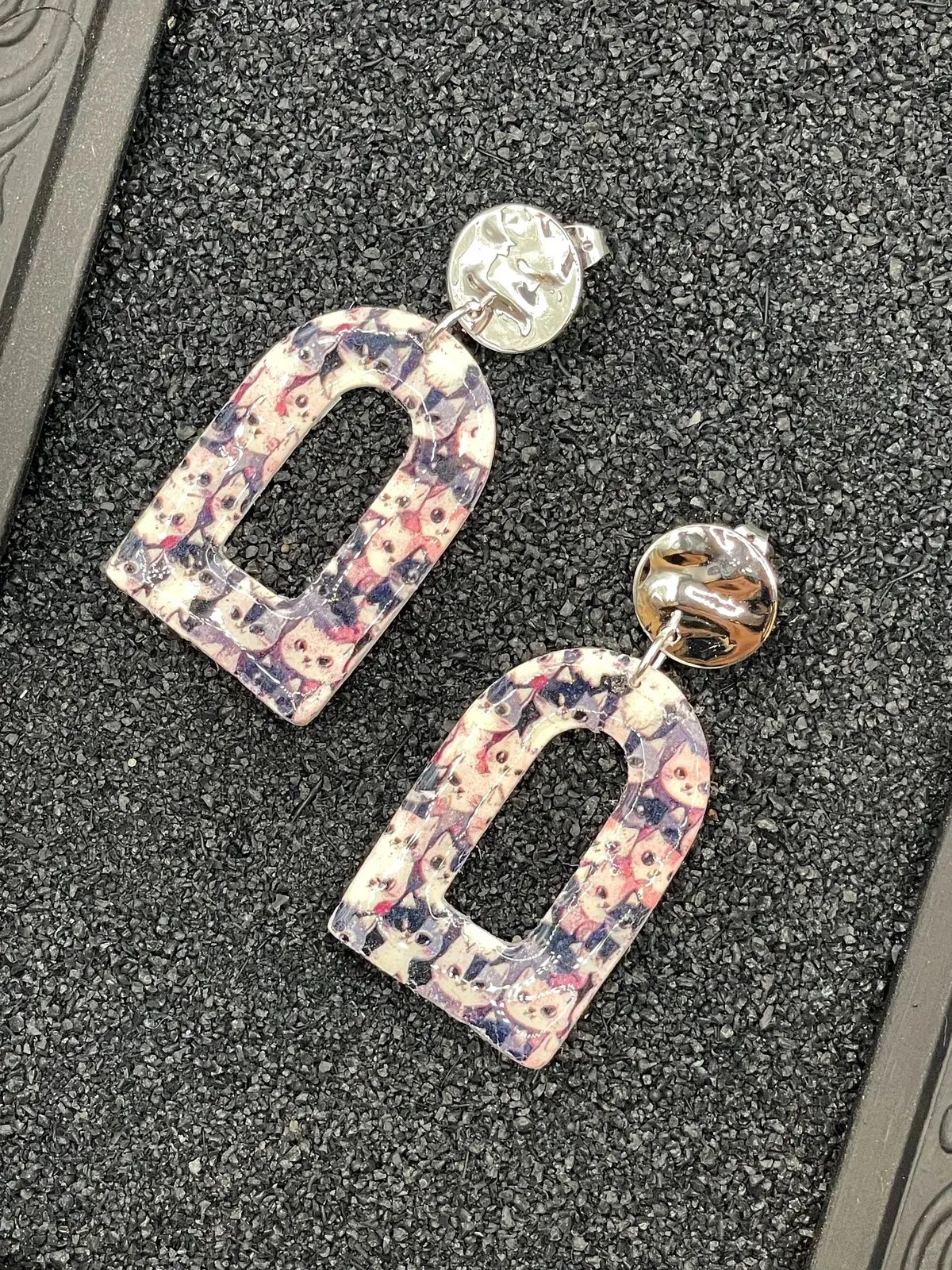 Cat Lover - Retro Kitty Printed Arched Dangle Earrings: Handmade Polymer Clay 1