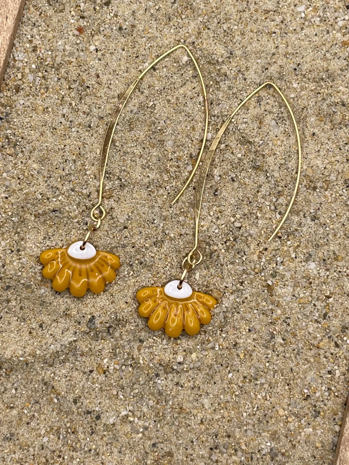 Spring Fling - Yellow Daisy Flower Dangly Earrings: Handmade Polymer Clay 1