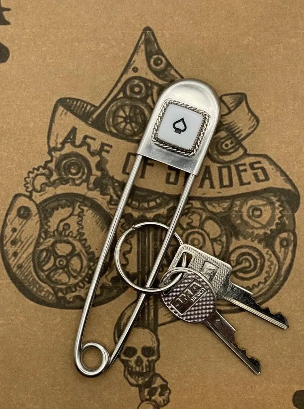Lloyd - Jumbo Safety Pin With Spade Poker Dice 1