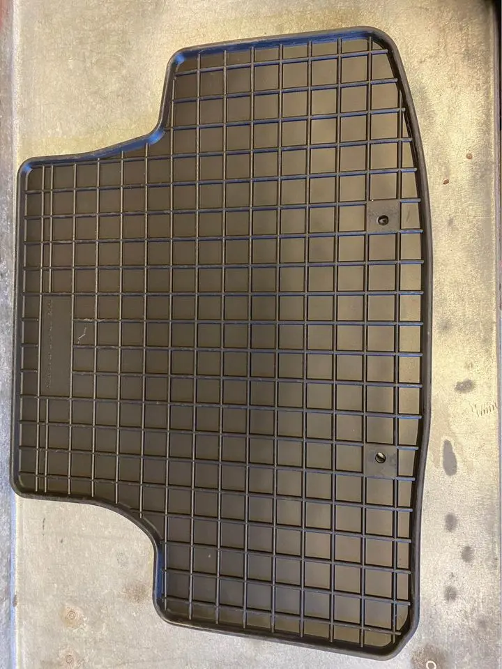 Skoda Karoq Tailored Rubber Floor Mats 1