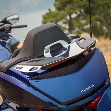 2018 Gold Wing Tour Chrome Trunk Rack 2