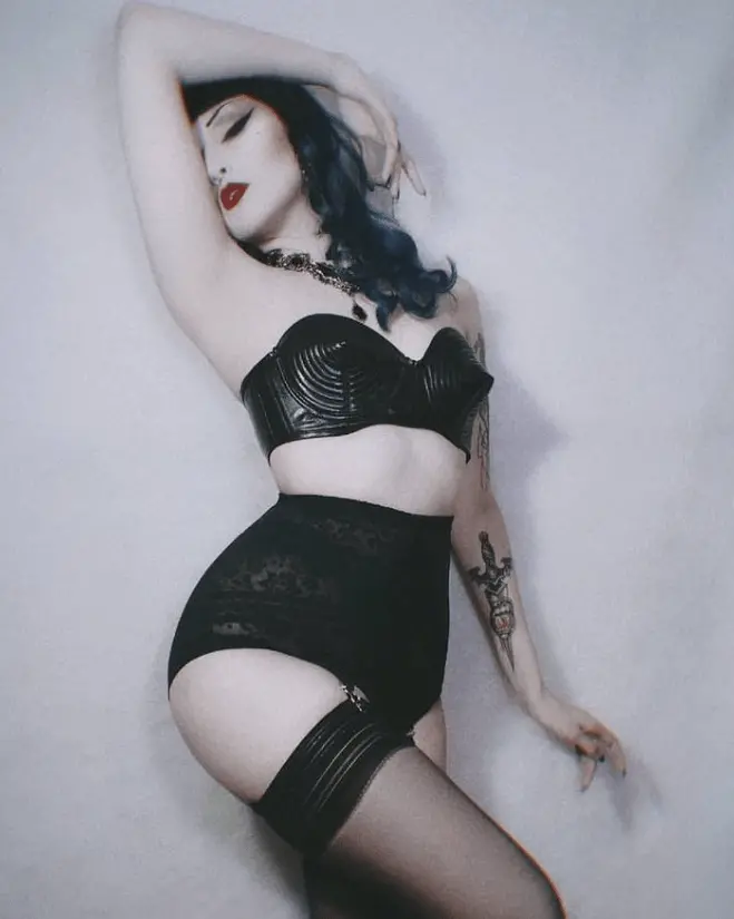 Extra Firm Panty Girdle With Detachable Garters, Extra Firm Shaping | 6197 1